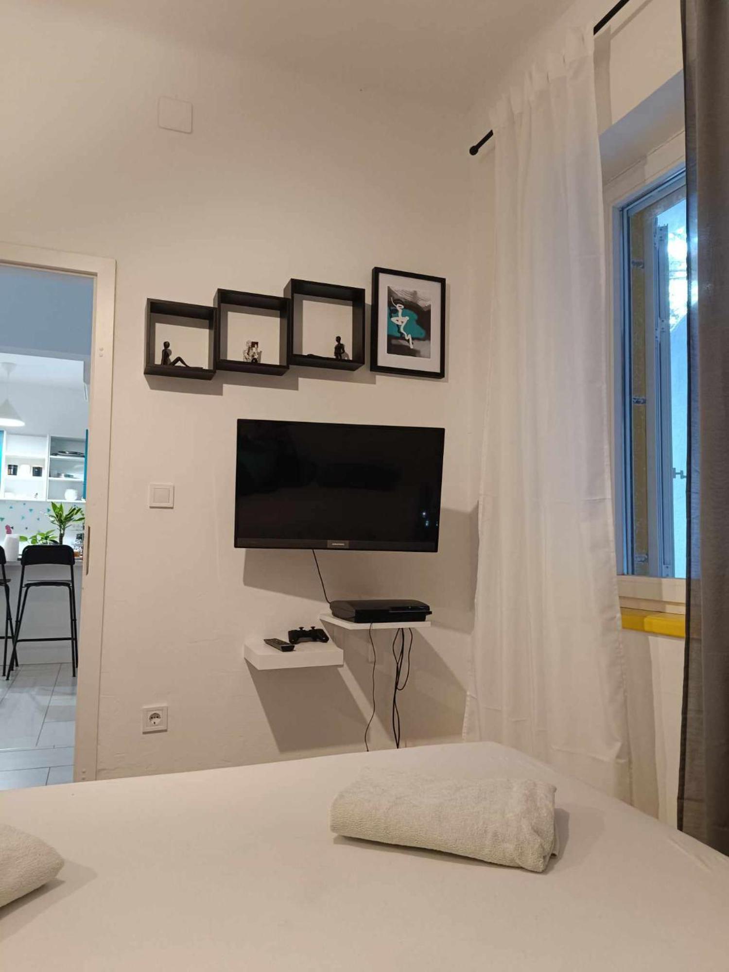 シベニクNovoureden Komforni Stan Od 90 M2 S Dvoristemアパートメント エクステリア 写真